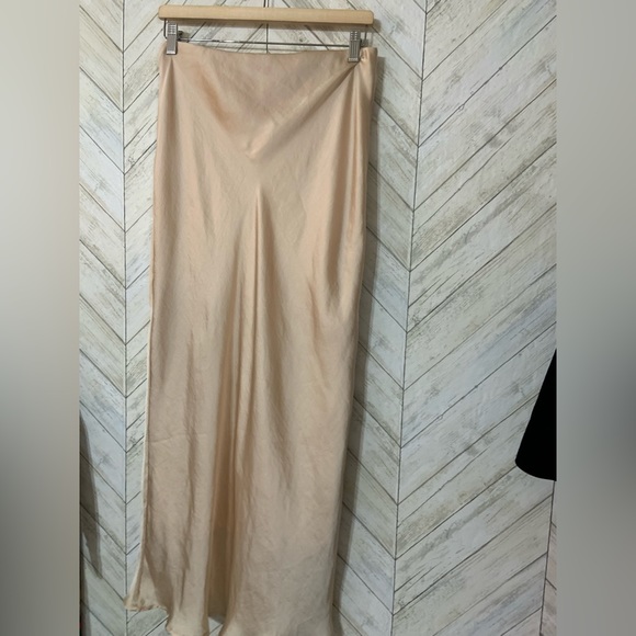 Love Sadie champagne satin maxi skirt - Picture 5 of 6